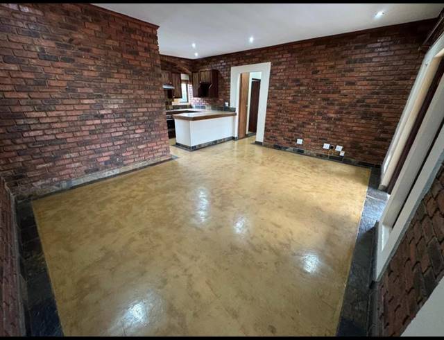 2 BEDROOM TOWNHOUSE FOR SALE IN GLEN MARAIS